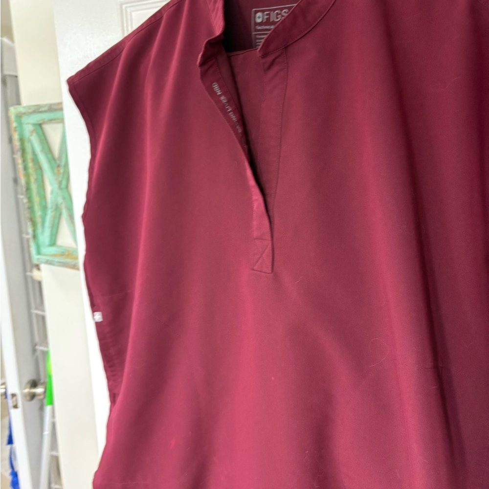 Size large figs burgundy scrubs